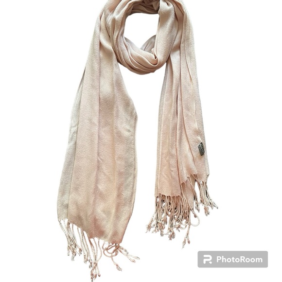 Spring Scarf-Wrap. 2/20 - Picture 1 of 3